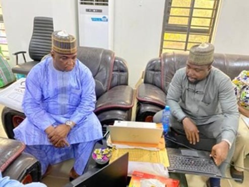Abolade Oyelere presenting PHC Facility Expenditure Tracking (PFET) findings to the Executive Secretary, Kaduna SPHCB